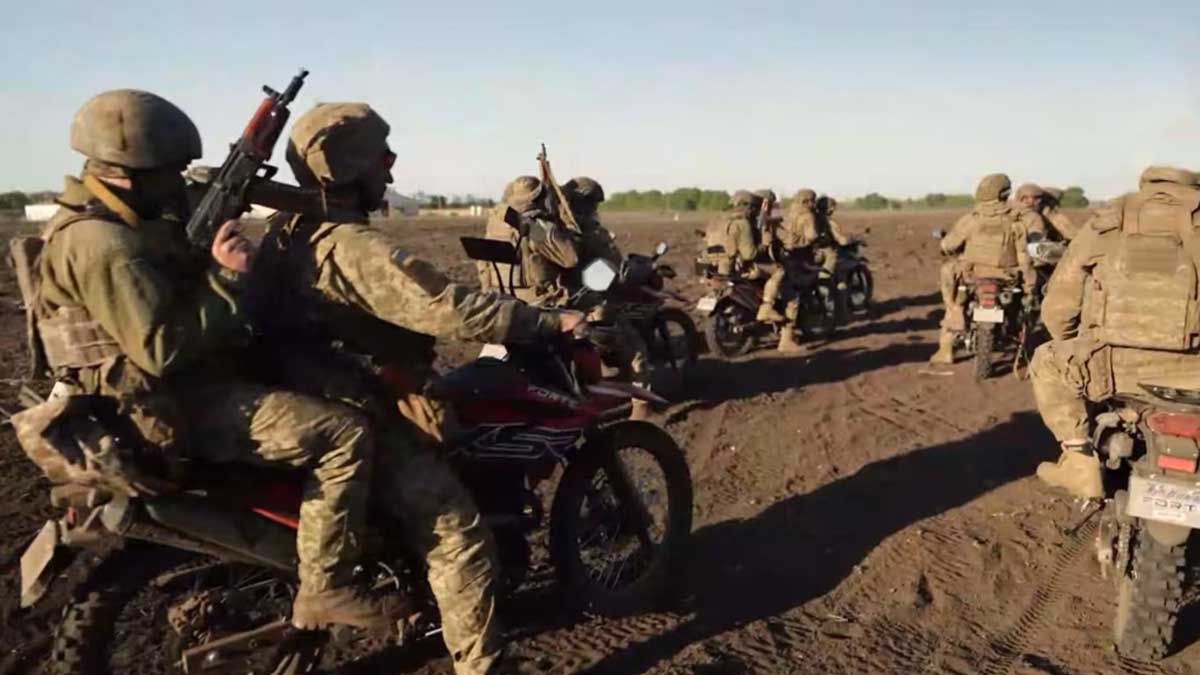 Росія використовує мотоциклетну «кавалерію» для прориву в Донецькій та Сумській областях Росія використовує мотоциклетну «кавалерію» для прориву в Донецькій та Сумській областях