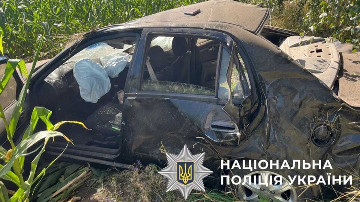 На Переяславщині п’яний водій злетів у кювет: двоє постраждалих, у салоні була дитина На Переяславщині п’яний водій злетів у кювет: двоє постраждалих, у салоні була дитина