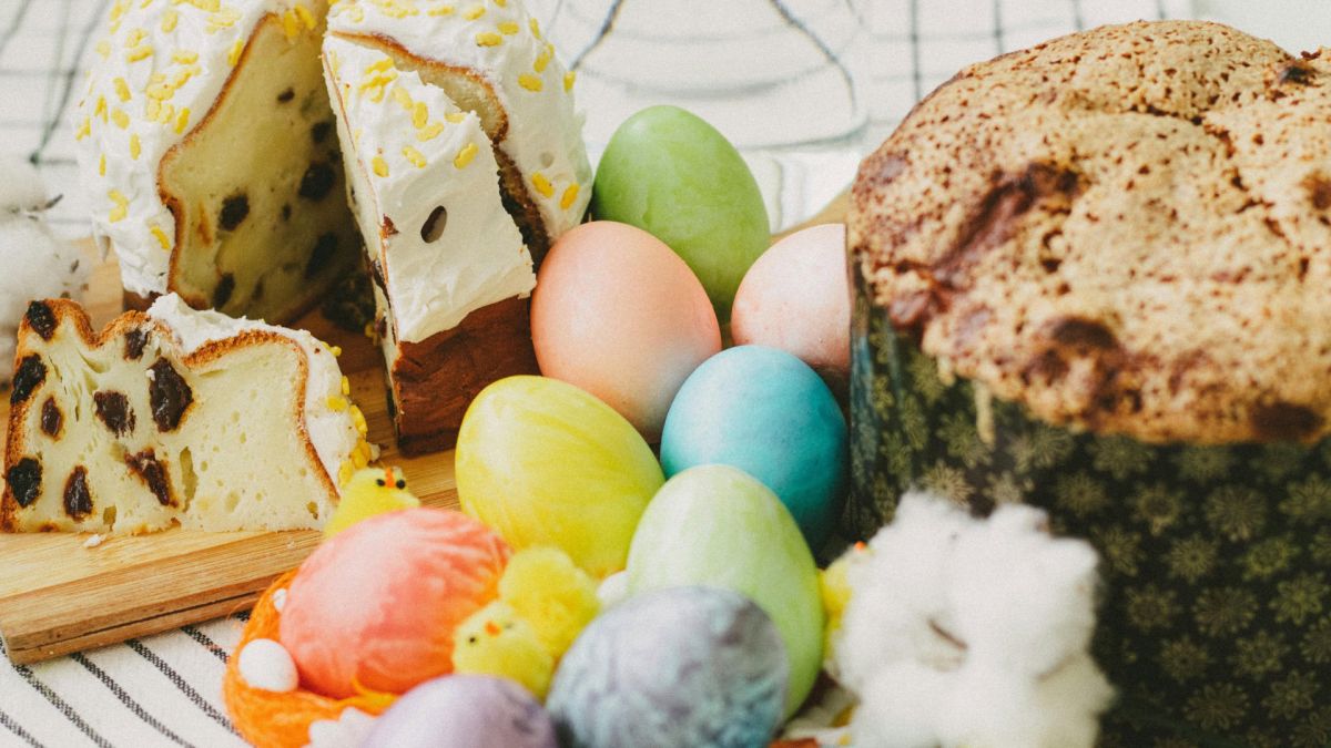 Безпека на Великдень: КМДА звернулась до церков Києва Великодні паски та крашанки у кошику для освячення у храмі Києва на Великдень 2026 року