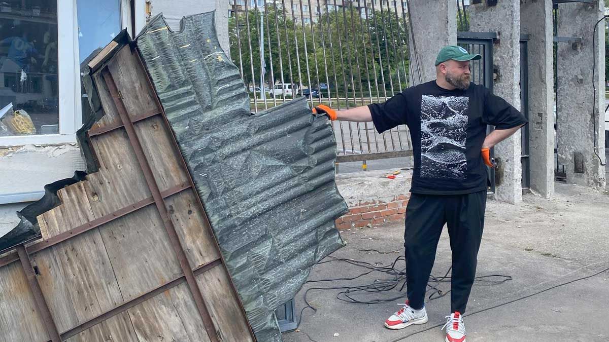 У Києві врятували барельєф гладіатора Спартака зі стадіону У Києві врятували барельєф гладіатора Спартака зі стадіону