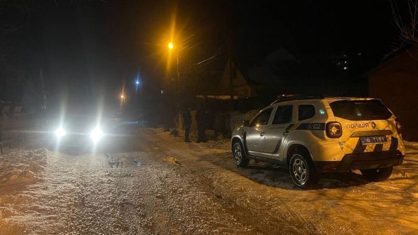 У Білій Церкві збудують квартал на 1500 квартир для переселенців із Маріуполя Поліцейський автомобіль НПУ з увімкненими фарами стоїть на засніженій вулиці Білої Церкви під час перевірки інциденту з запуском феєрверку