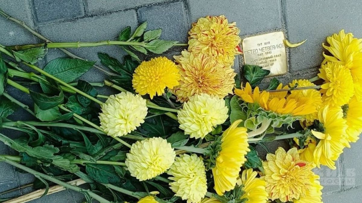 У столиці встановили міні-меморіал на честь Праведника Бабиного Яру, який врятував єврейських дівчат У столиці встановили міні-меморіал на честь Праведника Бабиного Яру, який врятував єврейських дівчат