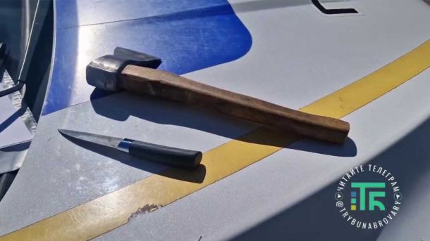Броварський район під ударом: горять приватний будинок та міні-маркет Ніж і сокира, вилучені в жінки, яку затримала поліція