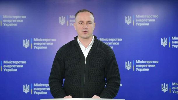 Україна отримала 50 тонн енергообладнання для відновлення енергетичної інфраструктури Перший заступник міністра енергетики Артем Некрасов під час брифінгу