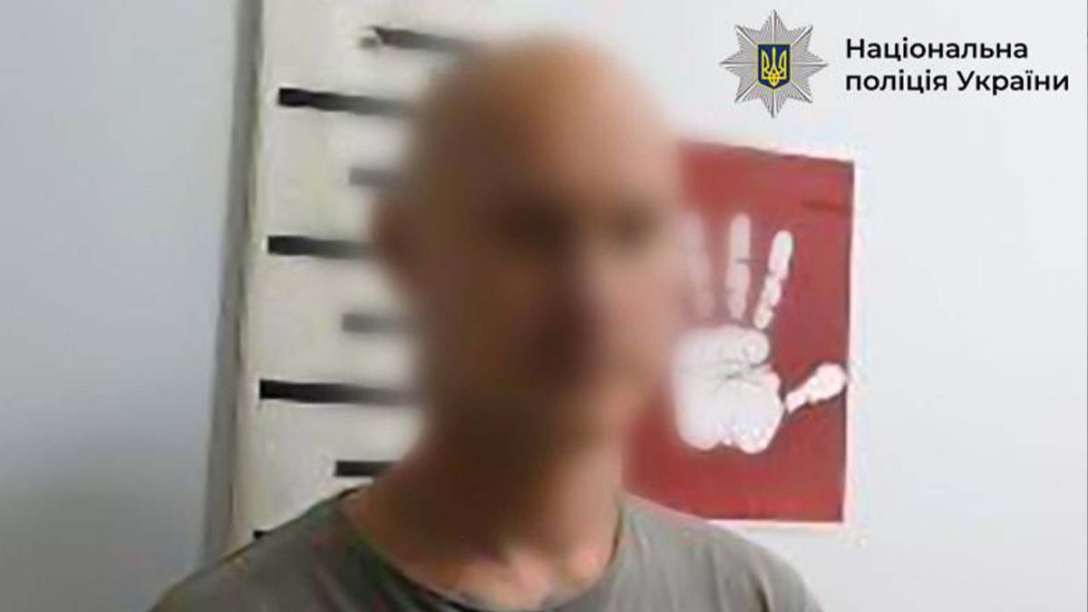 8 років за смертельне побиття на Дніпровському: суд виніс вирок Засуджений чоловік із заблюреним обличчям
