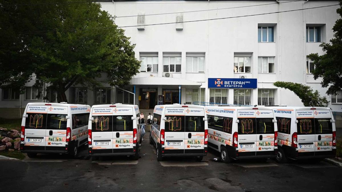 19-й ветеранський простір «Ветеран Про» відкрили у Вишгороді Відкриття 19-го ветеранського простору «Ветеран Про» у Вишгороді на Київщині, поруч — п'ять інклюзивних автомобілів для громад