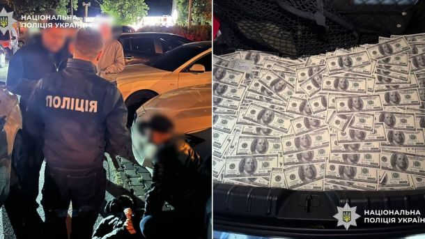 У Києві посадовця затримали за хабар $36 тисяч за зняття з військового обліку Поліцейські затримують чоловіка, поруч багажник, заповнений доларовими купюрами