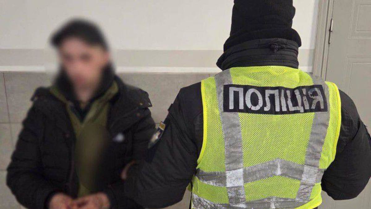 Пограбування на Нивках із газовим балончиком: нападнику загрожує 10 років На Нивках засудили грабіжника з Чернігівщини: 10 років тюрми