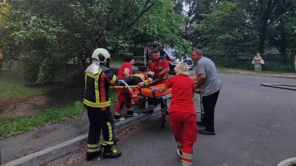 Киянка порізала ножем співмешканця під час п'янки — до 15 років в'язниці Пожежники гасять пожежу у 14-поверховому житловому будинку Голосіївського району Києва, постраждала одна жінка