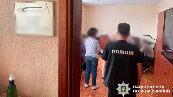 Хлопчик, покинутий у квартирі в Києві, відновився після лікування і матиме нову сім’ю Хлопчик, покинутий у квартирі в Києві, відновився після лікування і матиме нову сім’ю