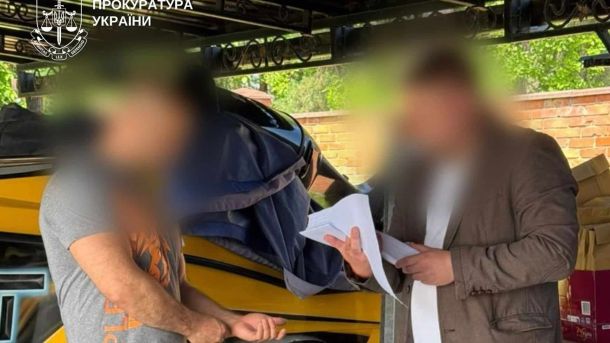 Директорка ліцею у Вишгородському районі завдала громаді збитків 164 тис. грн Депутат місцевої ради організував схему незаконного заволодіння 72 га сільськогосподарських земель під Києвом, підозри отримали 7 осіб