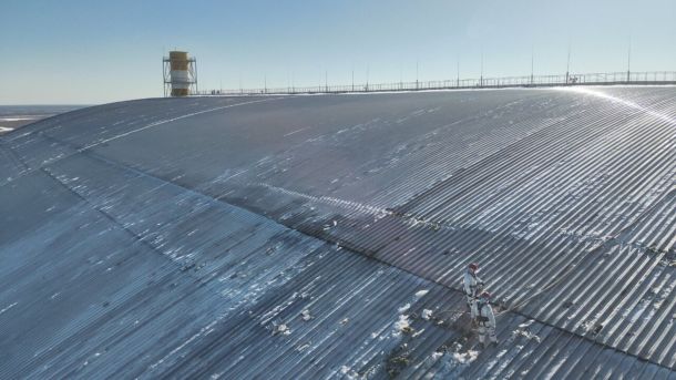 ЧАЕС втратила захист від радіації після удару дрона — МАГАТЕ Фахівці оглядають пошкодження конфайнменту на ЧАЕС після влучання російського дрона