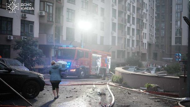 Масштабна дронова атака на Київ: одна людина загинула, семеро поранених, масштабні пожежі в шести районах Масштабна дронова атака на Київ: одна людина загинула, семеро поранених, масштабні пожежі в шести районах