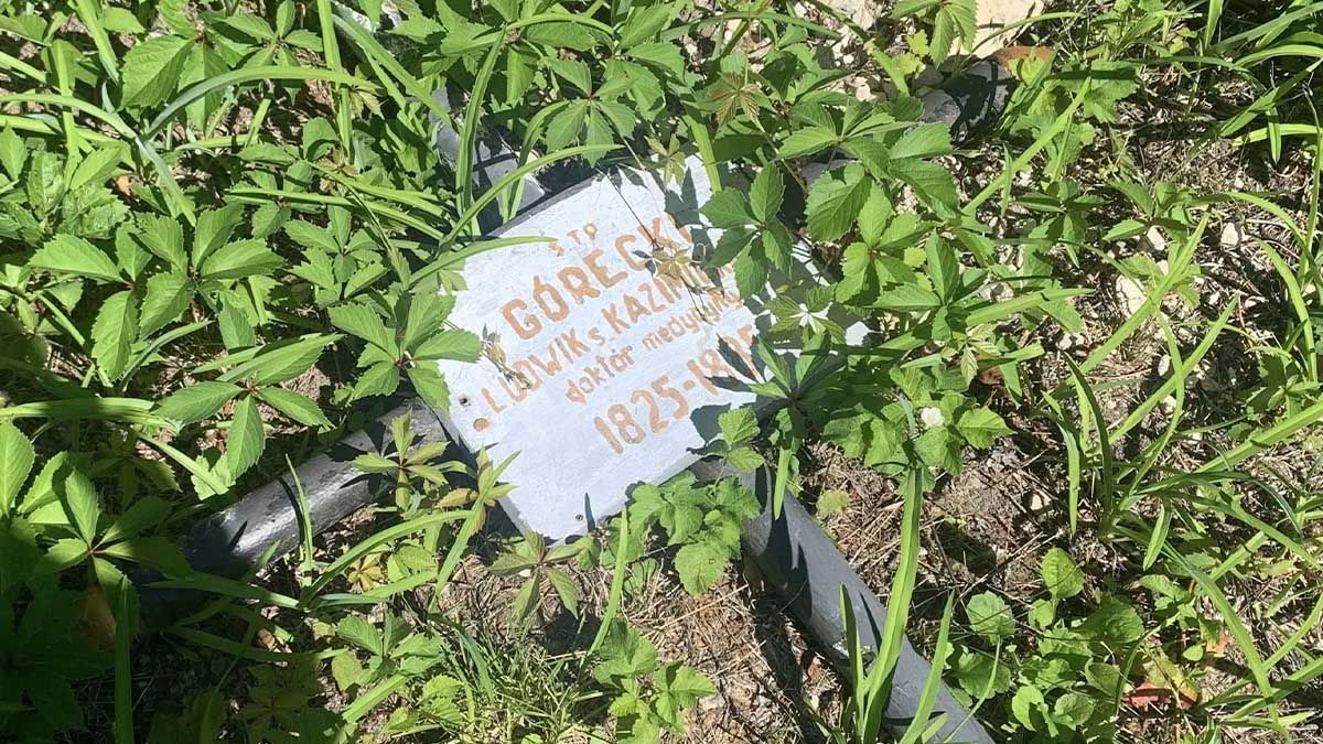 На Байковому кладовищі понівечили могилу доктора Людвіка Гурецького та польські поховання На Байковому кладовищі понівечили могилу доктора Людвіка Гурецького та польські поховання