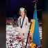 Головні новини Києва | Kyiv.News Восьмирічна циркова артистка Анастасія Горбацевич з трофеєм і прапором України після здобуття срібної нагороди на фестивалі в Перу.