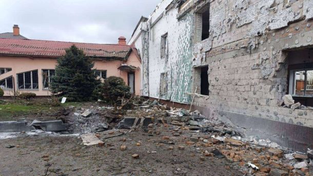 Атака дронів і ракет на Київщину: пошкоджені будинки у трьох районах, є поранений Атака дронів і ракет на Київщину: пошкоджені будинки у трьох районах, є поранений