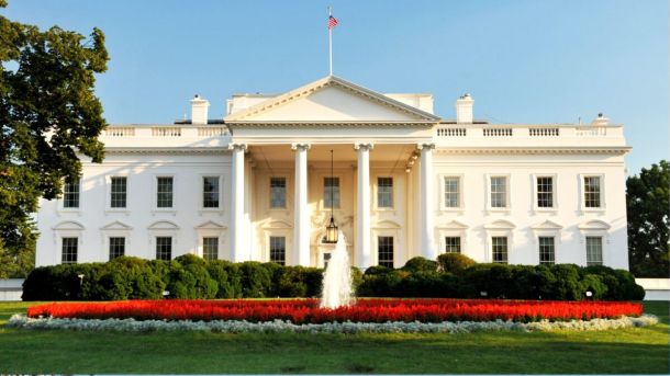 Трамп: Київ має забути про НАТО, але отримає підтримку США для відновлення територій Білий дім — резиденція президента США у Вашингтоні