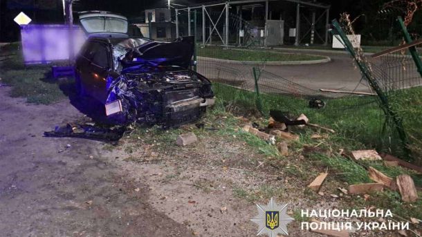 Оксана Забужко відзначає день народження: ключові роздуми письменниці про Україну та Європу Пошкоджений автомобіль на місці ДТП в Обухові