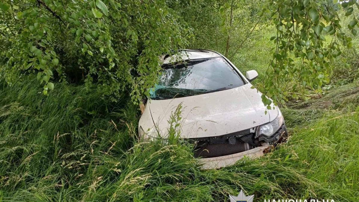 Acura врізалася в дерево біля Кагарлика: 22-річна пасажирка загинула Місце ДТП на автодорозі Ржищів–Балико-Щучинка поблизу Кагарлика, де Acura TLX врізалась у дерево — загинула 22-річна пасажирка