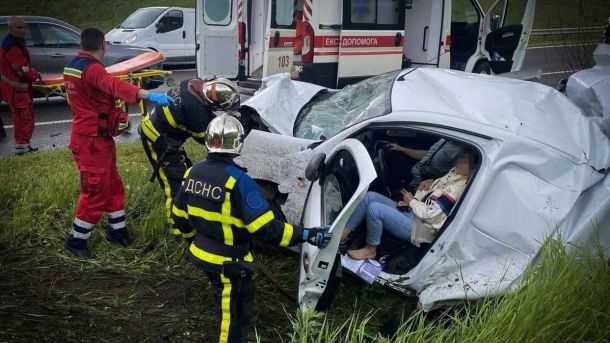 Удар по Дегтярівській 24 травня: троє загиблих, 66 пошкоджених локацій ДТП на М-05 біля Сніжків: деблоковано двох затиснутих
