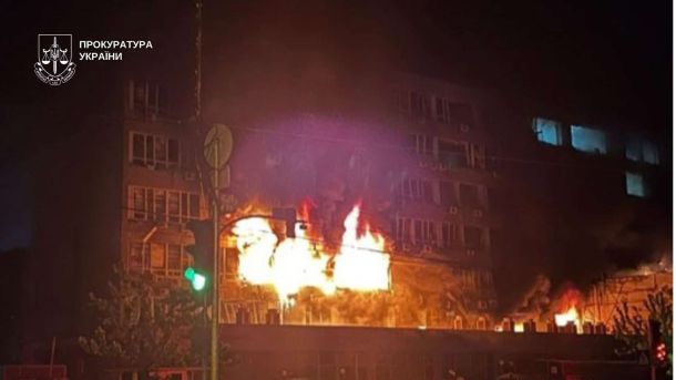 Атака на Київ 2 червня: пошкоджено 11 шкіл і садків та 5 медзакладів Пожежа в нижніх поверхах багатоповерхового житлового будинку в Києві після ракетно-дронового удару Росії в ніч на 2 червня 2026 року