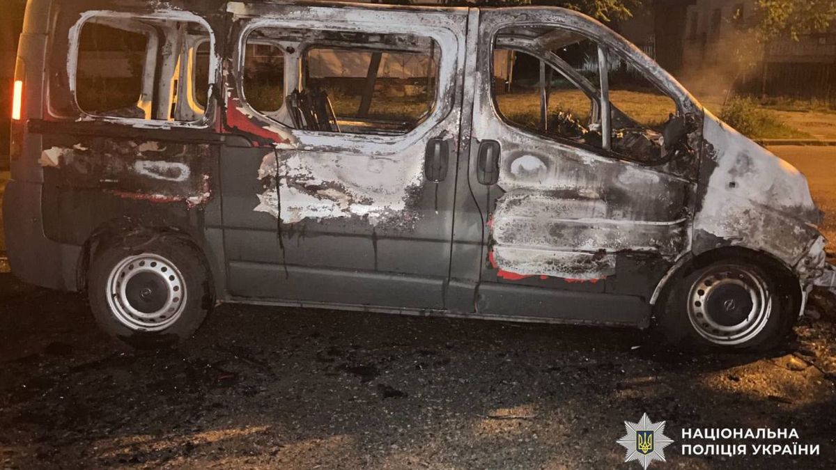 Киянин отримав 5 років тюрми за підпал трьох авто для військових Автомобіль мікроавтобус згорів повністю після підпалу
