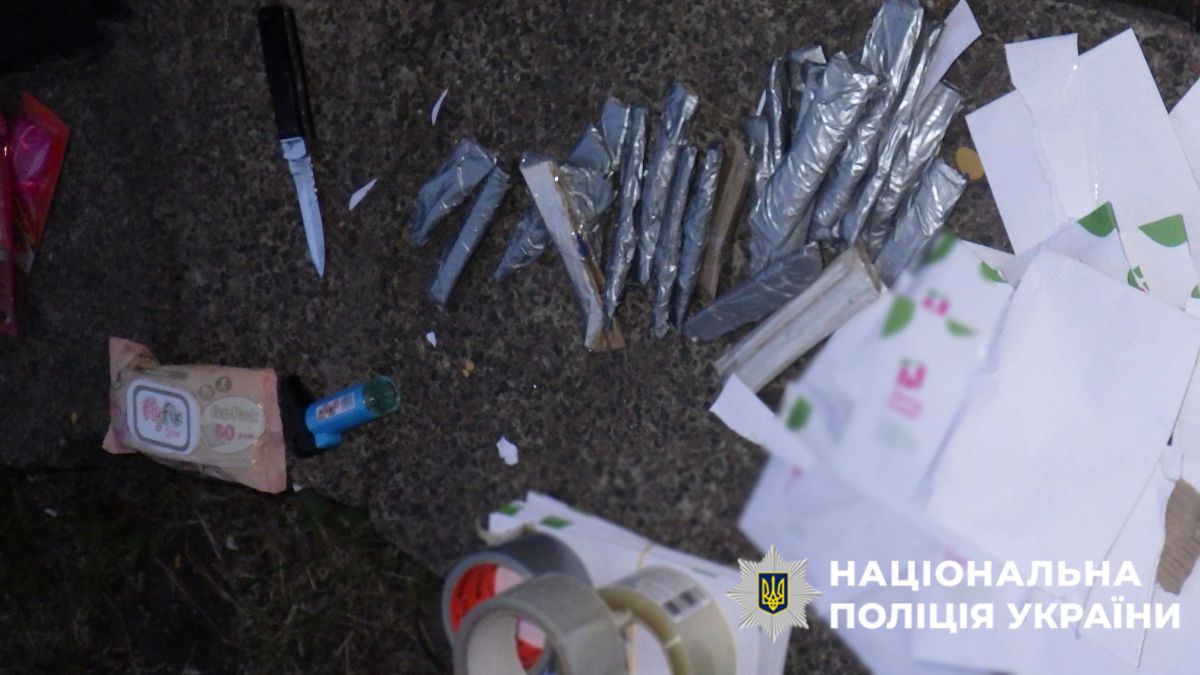Затримано мешканку Подільського району за збут метадону в поштових конвертах Затримано мешканку Подільського району за збут метадону в поштових конвертах