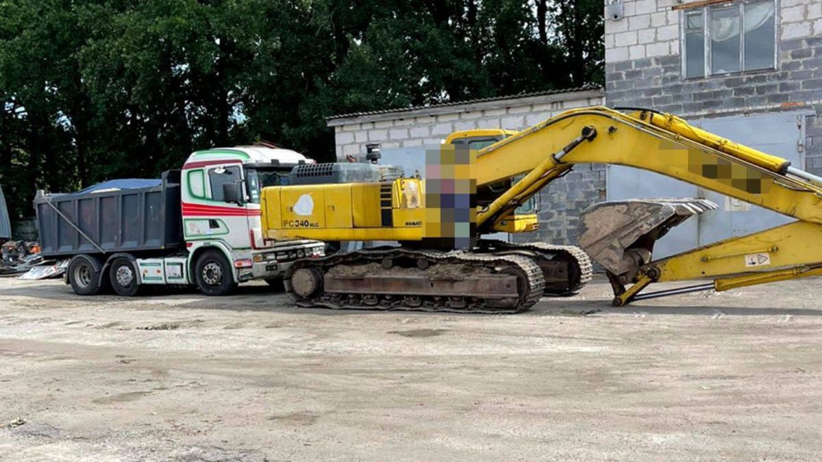 Під Обуховом 8 місяців незаконно видобували пісок — збитки 16 млн Жовтий екскаватор для викопування піску