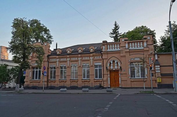 Останній дзвоник у Києві пролунає 30 травня: що чекає школярів і вчителів у червні Київський особняк 1905 року роботи архітектора Євгена Єрмакова у стилі модерн, Виноградний провулок