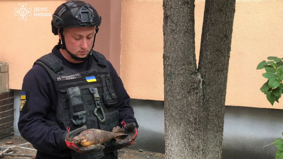 У дитсадку в Києві знайшли мінометну міну часів Другої світової У дитсадку в Києві знайшли мінометну міну часів Другої світової