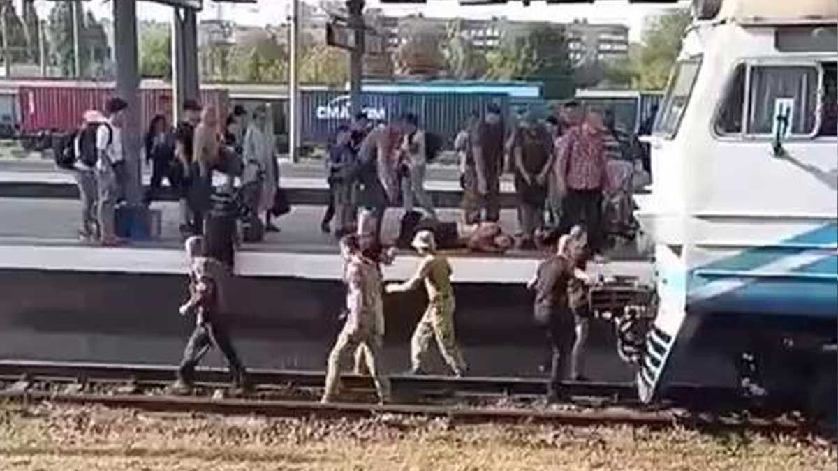 У Києві 24-річний чоловік загинув після ураження струмом на даху електропотяга У Києві 24-річний чоловік загинув після ураження струмом на даху електропотяга