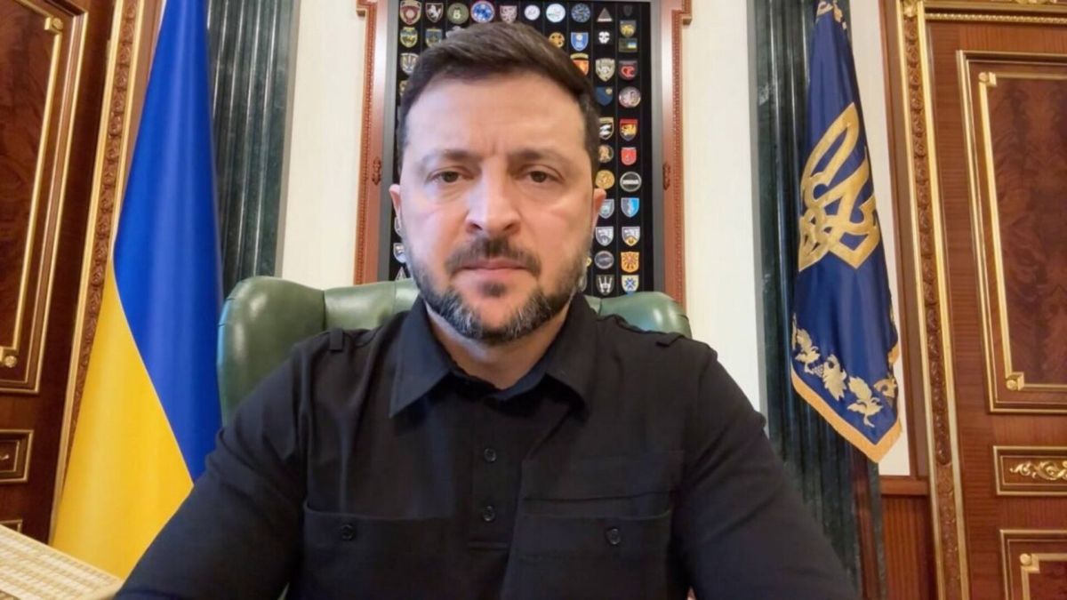 Зеленський вимагає відставки двох міністрів через схему в «Енергоатомі» Президент України Володимир Зеленський