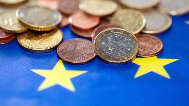 Посол США Бріджит Брінк попрощалася з Україною зі словами вдячності на Софійській площі Посол США Бріджит Брінк попрощалася з Україною зі словами вдячності на Софійській площі