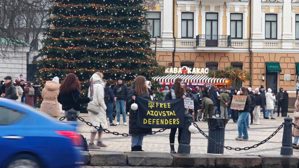 Четверте Різдво в полоні: у Києві пройшла щотижнева акція підтримки військовополонених Акція учасників підтримки військовополонених