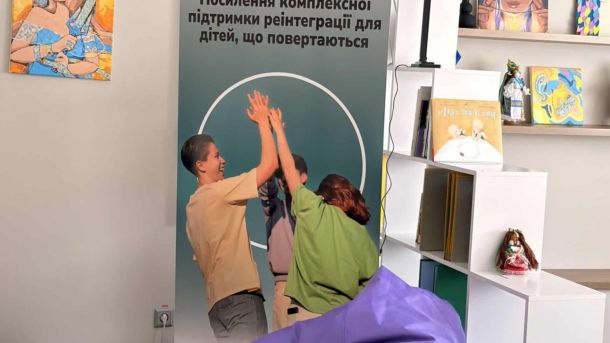 КМВА визнала правоту киян щодо Лаври — але судитися не буде Банер проєкту «Посилення комплексної підтримки реінтеграції для дітей, що повертаються» у приміщенні соціальної квартири в Києві