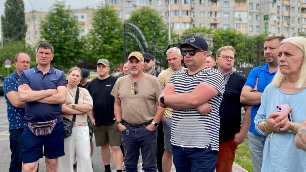 Демонтаж МАФів на Оболоні: вулицю Архипенка очистили від кіосків Демонтаж МАФів на Оболоні: вулицю Архипенка очистили від кіосків