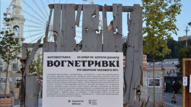 На Контрактовій площі з’явився квітник у стилі Петриківського розпису: український колорит у центрі Києва На Контрактовій площі з’явився квітник у стилі Петриківського розпису: український колорит у центрі Києва