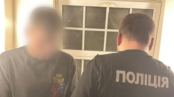 Киянина затримали за шантаж публічної особи Поліцейський і підозрюваний