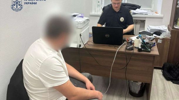 Інспекція перевіряє 150 будинків Києва щотижня Будівля та паркан біля об’єкта Укренерго — ілюстрація до справи про недбалість інженера технічного нагляду