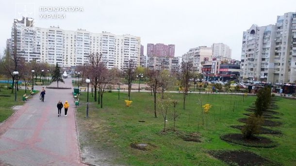 Посадовцям «Київзеленбуд» повідомили про підозру у розтраті 900 тис. грн у парку «Позняки» Загальний вигляд на парк «Позняки»