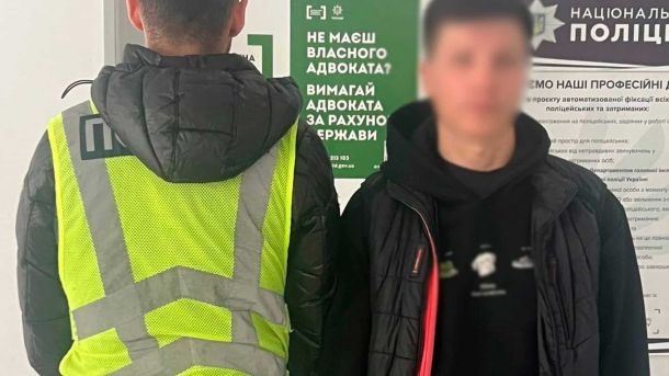 Поліція виявила наркотики у двох киян: Святошин і Солом'янка Поліція Києва затримала 31-річного рецидивіста за пограбування на проспекті Науки в Голосіївському районі — вирок 7 років і 3 місяці
