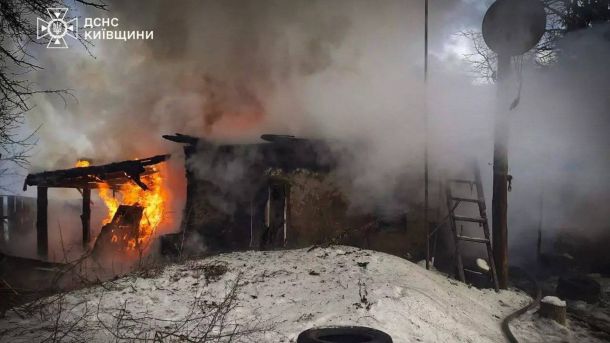 Укрзалізниця облаштувала пункти незламності на 97 вокзалах Охоплене вогнем житлове помешкання
