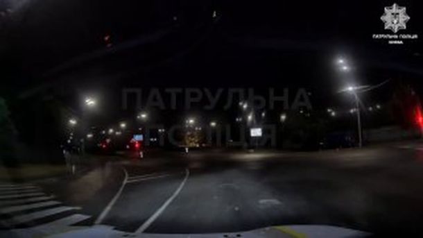 Киянина зобов'язали знести будинок, зведений у лісі Деснянського району Патрульні у Печерському районі Києва зупинили водійку Mercedes, яка їхала зустрічкою з показником 1,20 проміле алкоголю