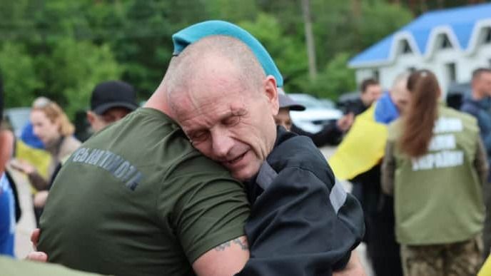 Україна повернула з полону ще одну групу тяжкопоранених та тяжкохворих захисників Україна повернула з полону ще одну групу тяжкопоранених та тяжкохворих захисників