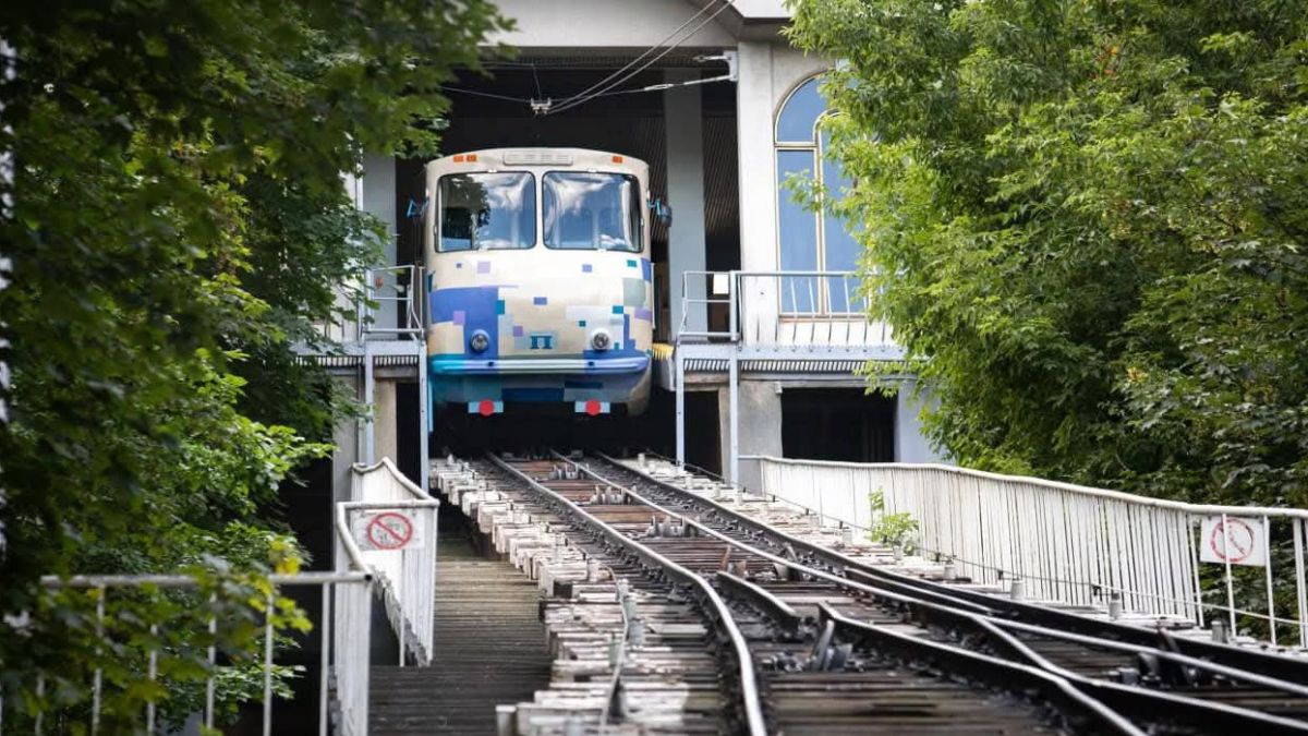 Київський фунікулер знову зупинився через відключення світла Київський фунікулер