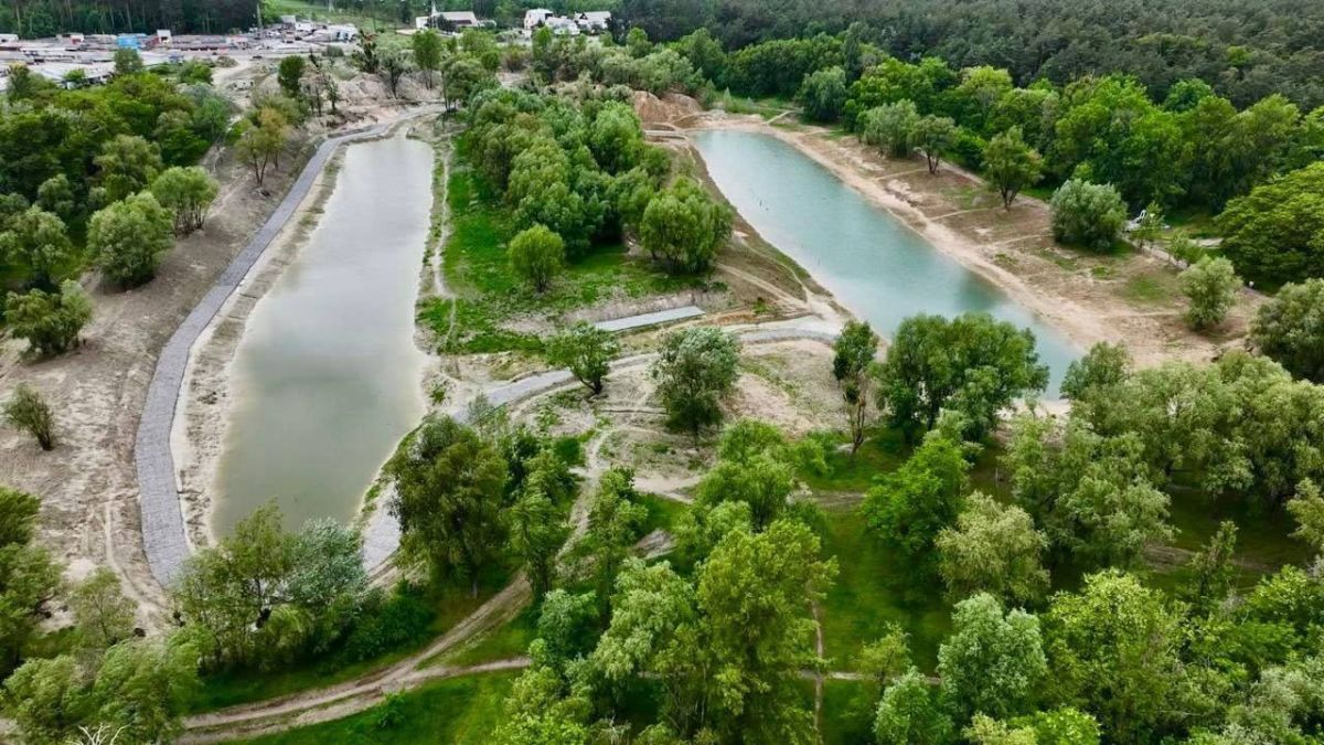 КП «Плесо» спростувало чутки про знищення озера Синє на Виноградарі КП «Плесо» спростувало чутки про знищення озера Синє на Виноградарі