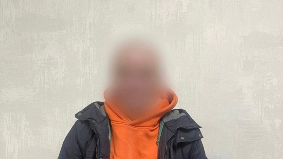 У Білій Церкві рецидивіст пограбував 70-річного водія маршрутки Затриманий підозрюваний із заблюреним обличчям