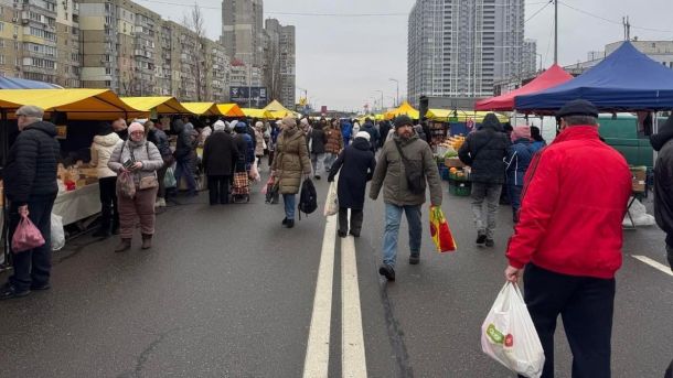 У Києві 25–26 квітня змінять 7 маршрутів через ярмарки Ярмарок у Києві