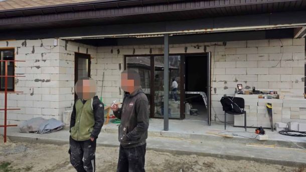 Траса Київ–Знам'янка: двох дорожників збили під час роботи Слідчі ДБР та СБУ викрили командира військової частини на Київщині, який 2,5 роки використовував підлеглих для будівництва власного будинку — збитки п