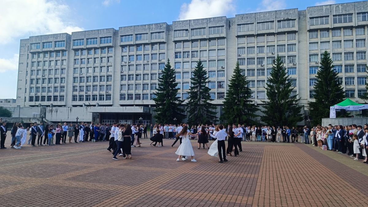 Будкомпанія привласнила 330 тисяч на ремонті Політехнічного ліцею в Києві Політехнічний ліцей Києва